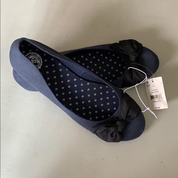 SO Shoes - NWT Navy flats